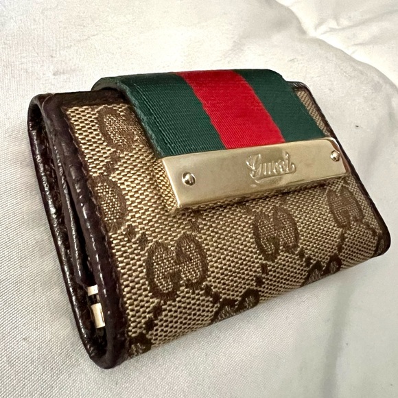 đź‘‘âś…PRICE FIRMâś… AUTHENTIC Gucci Web 6 Key Holder - Picture 3 of 17